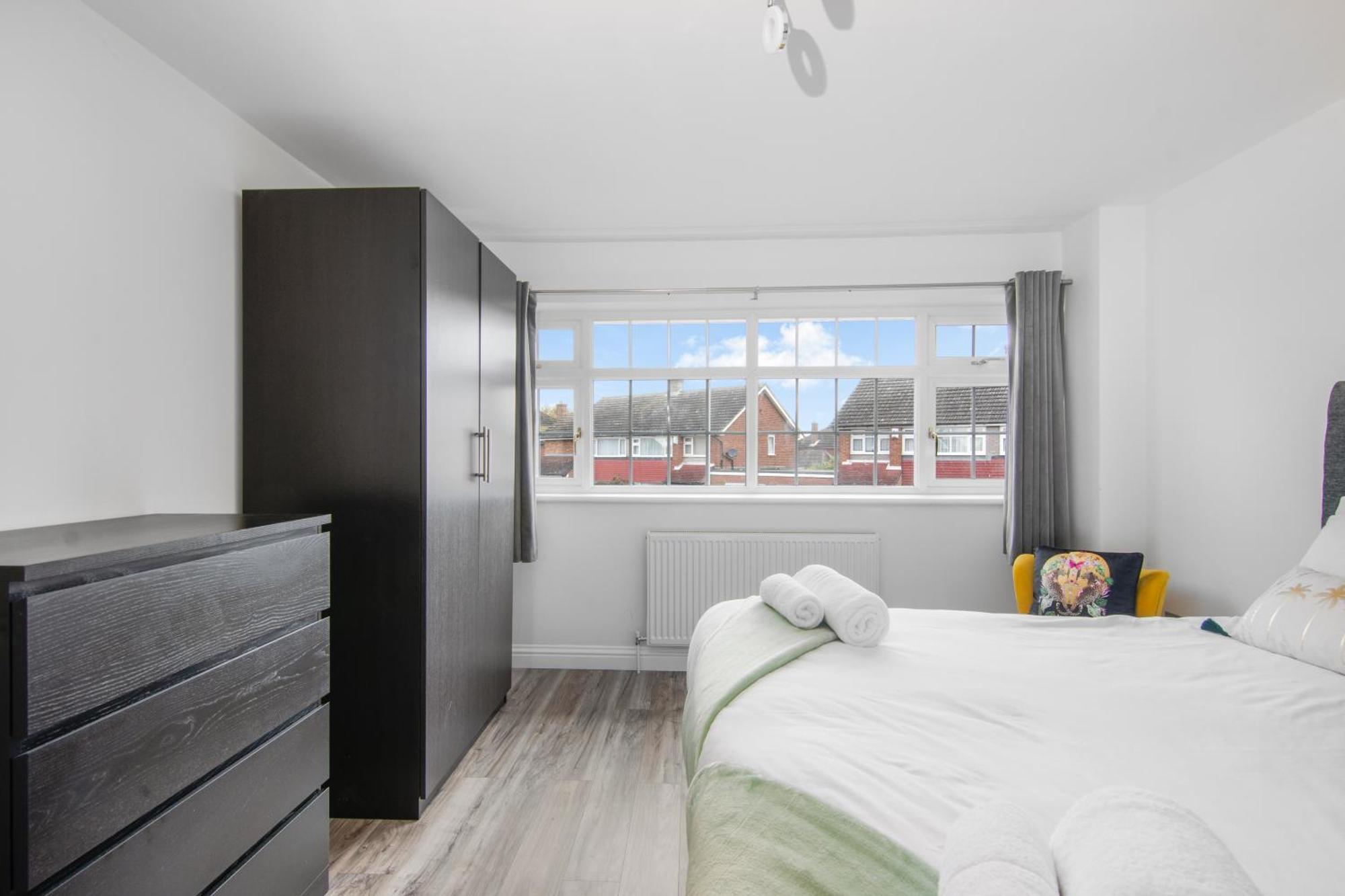 Onsitestays - Spacious 3 Bed House With Garden, Wifi & 4 Plus Parking Gravesend Exterior foto